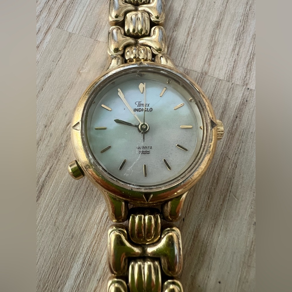 Timex ladies gold tone mother of pearl dress Watch NEW BATTERY